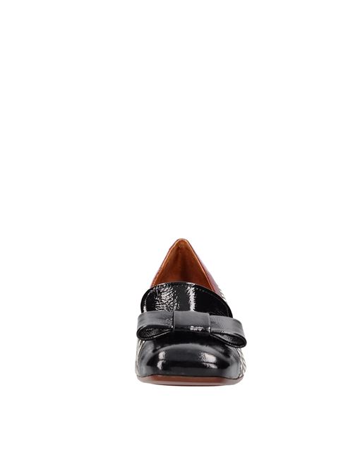 VYLANO model décolleté in leather with geometric pattern CHIE MIHARA | VYLANOBIANCO-MARRONE
